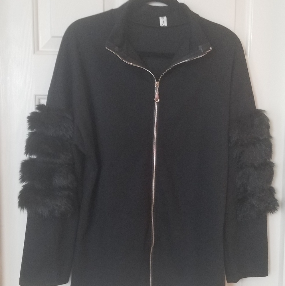 LianShang Yi  black sweater jacket
